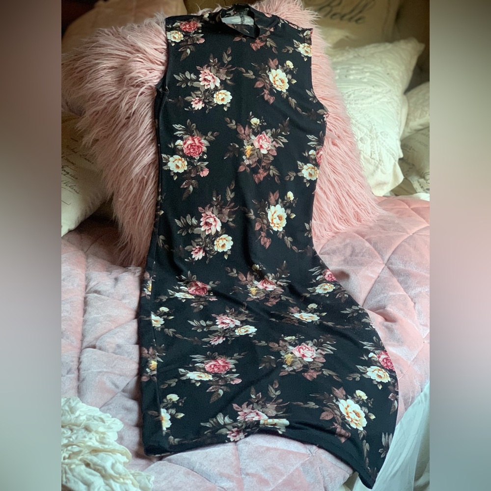 Y2K Black sleeveless dress with Floral Design